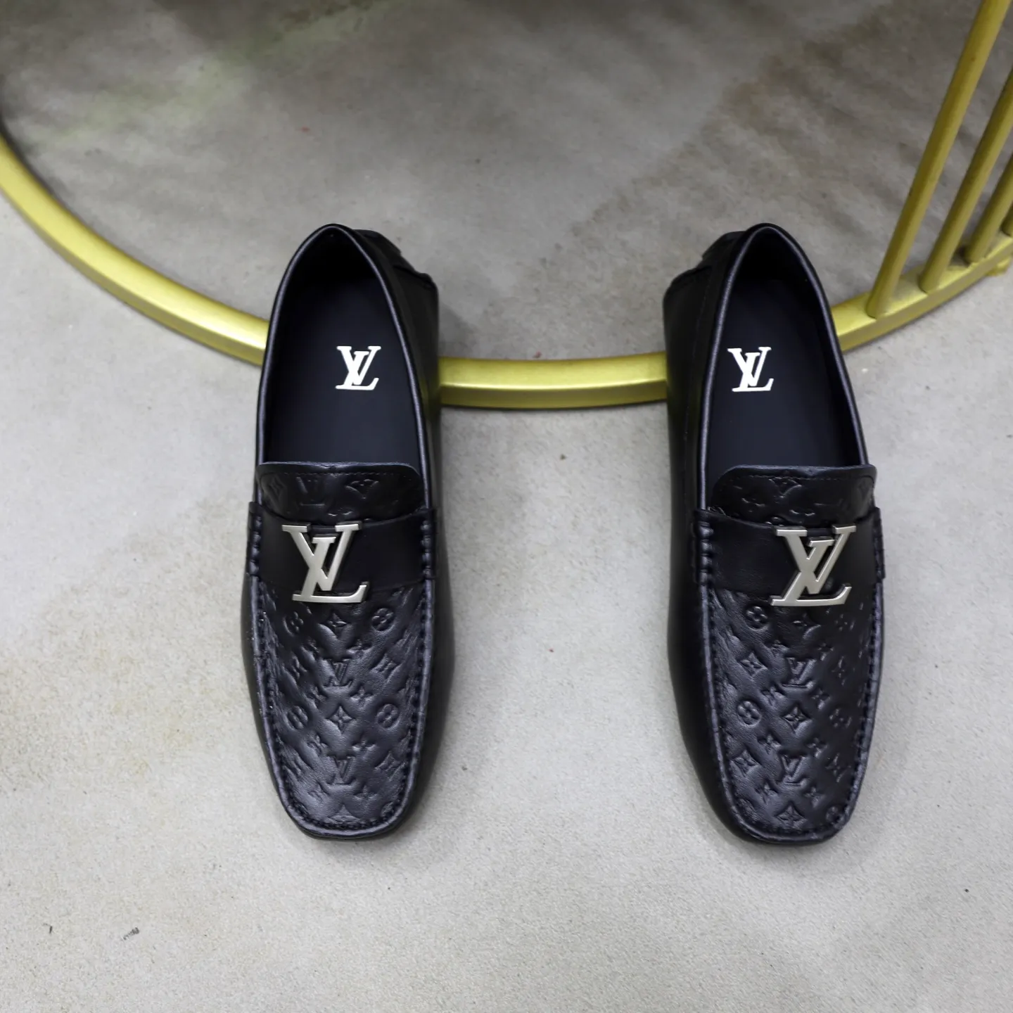 Ex-factory price: 480💰【LV】Louis Vuitton ⚠️High-end men’s driving and pedal series ⚠️38-44 (customized for 45) ⚠️All original cowhide leather! Thick and soft! Made entirely of calfskin lining! Rubber sheet anti-slip beanie sole! Three-dimensional package technology! Fashionable and classic! Handicrafts! Original high quality! Feel free to compare!